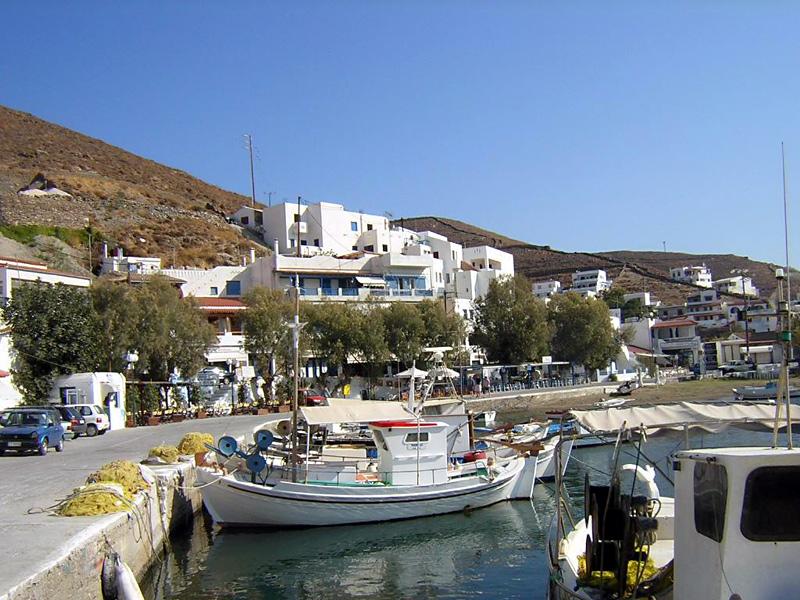 Kythnos - Mericha port - Motorsailer cruises
